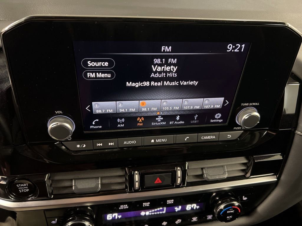 Used 2025 Nissan Pathfinder SV AWD/4WD image 9