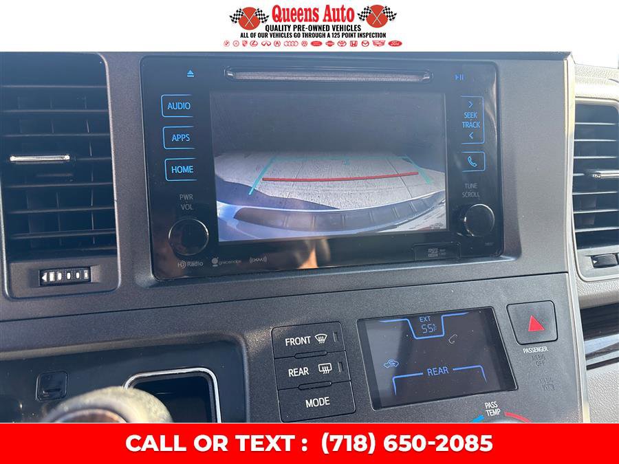 Used 2017 Toyota Sienna XLE image 38