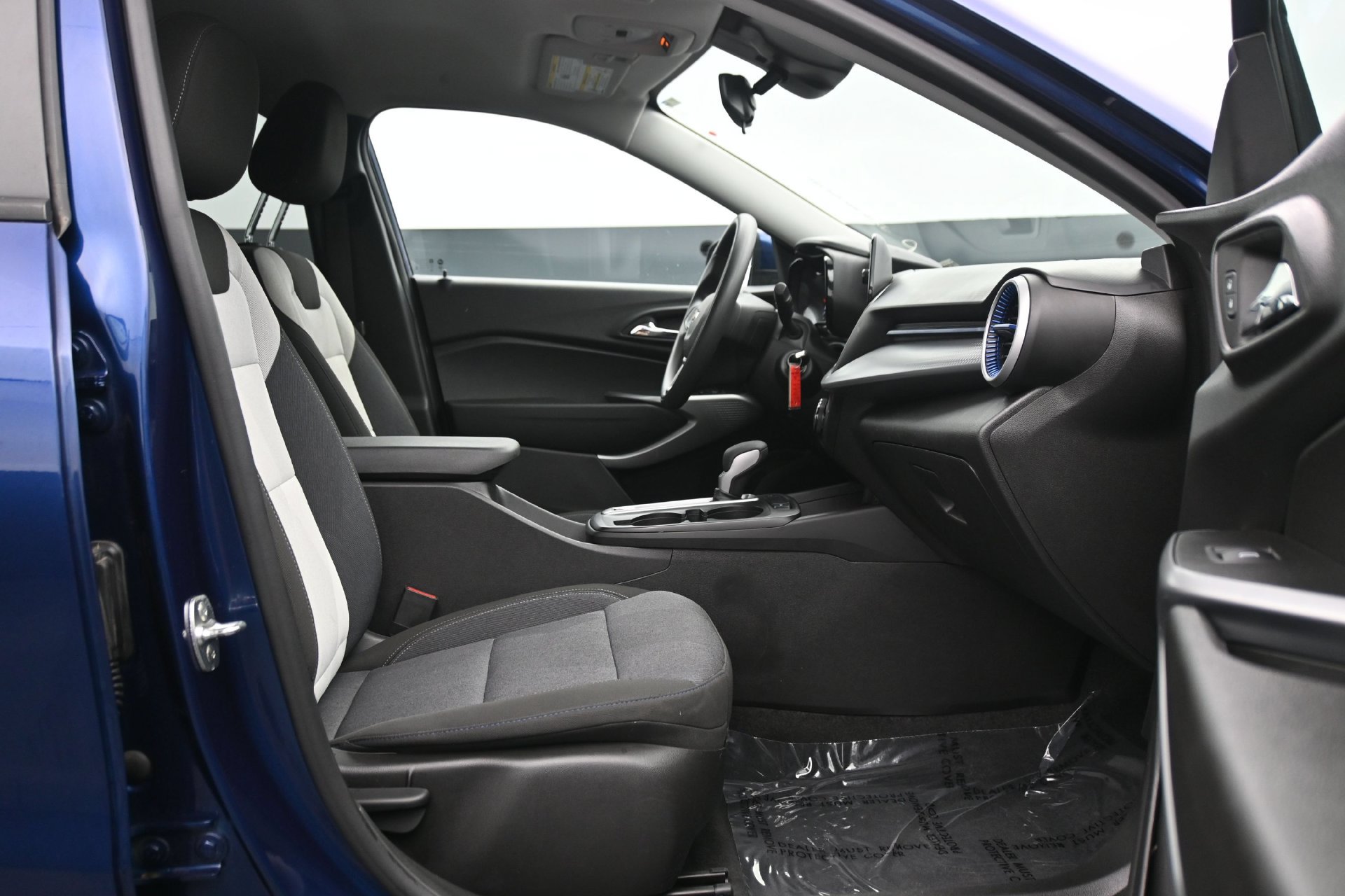 Used 2024 Chevrolet Trax LS w/ LS Convenience Package FWD image 13
