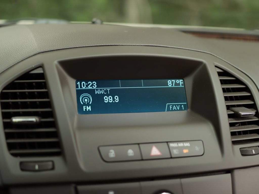 Used 2012 Buick Regal Leather FWD image 12