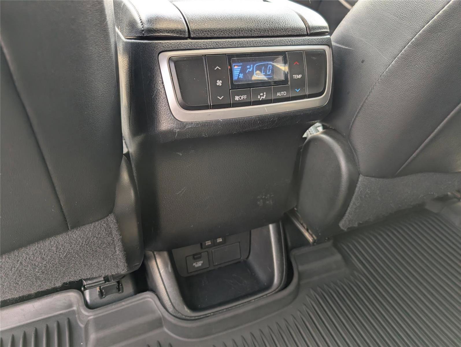 Used 2017 Toyota Highlander Limited AWD/4WD image 28