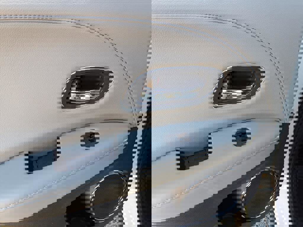 Used 2021 Honda HR-V EX-L image 6