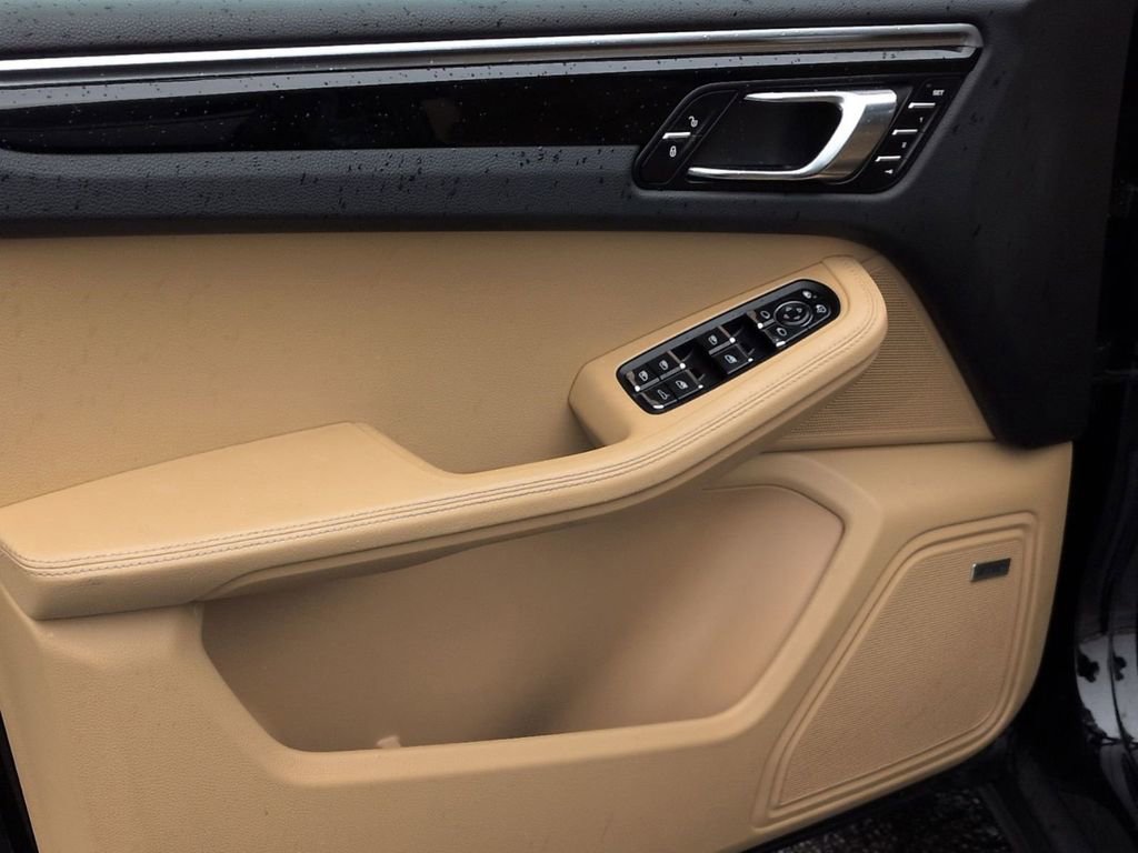 Used 2018 Porsche Macan image 15