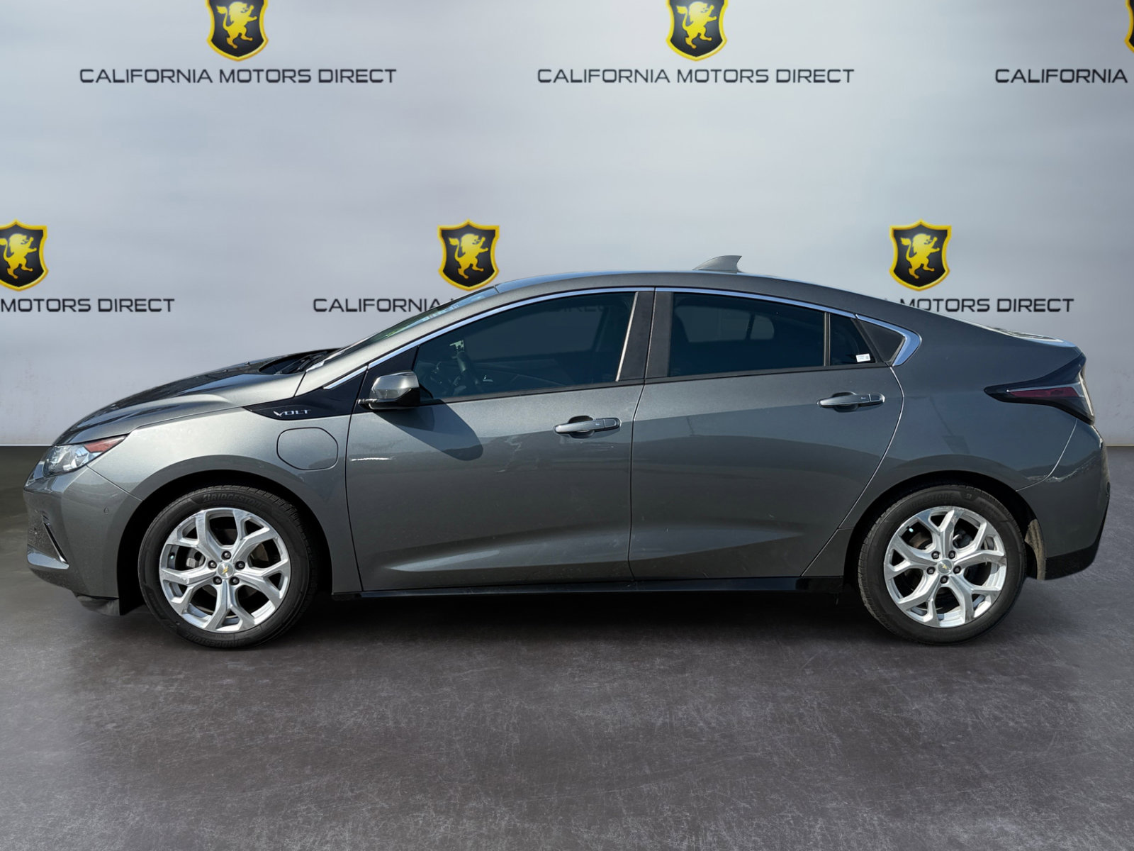 Used 2017 Chevrolet Volt Premier w/ Driver Confidence II Package FWD image 2