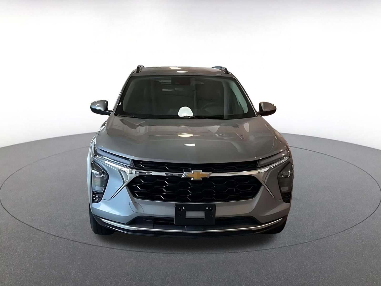 Used 2025 Chevrolet Trax LT w/ LT Convenience Package FWD image 4