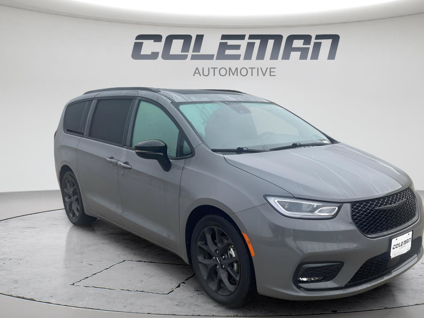 Used 2023 Chrysler Pacifica Limited w/ Uconnect Theater Family Group FWD image 28