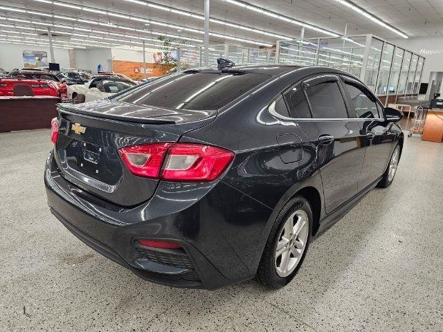 Used 2018 Chevrolet Cruze LT w/ Convenience Package FWD image 4