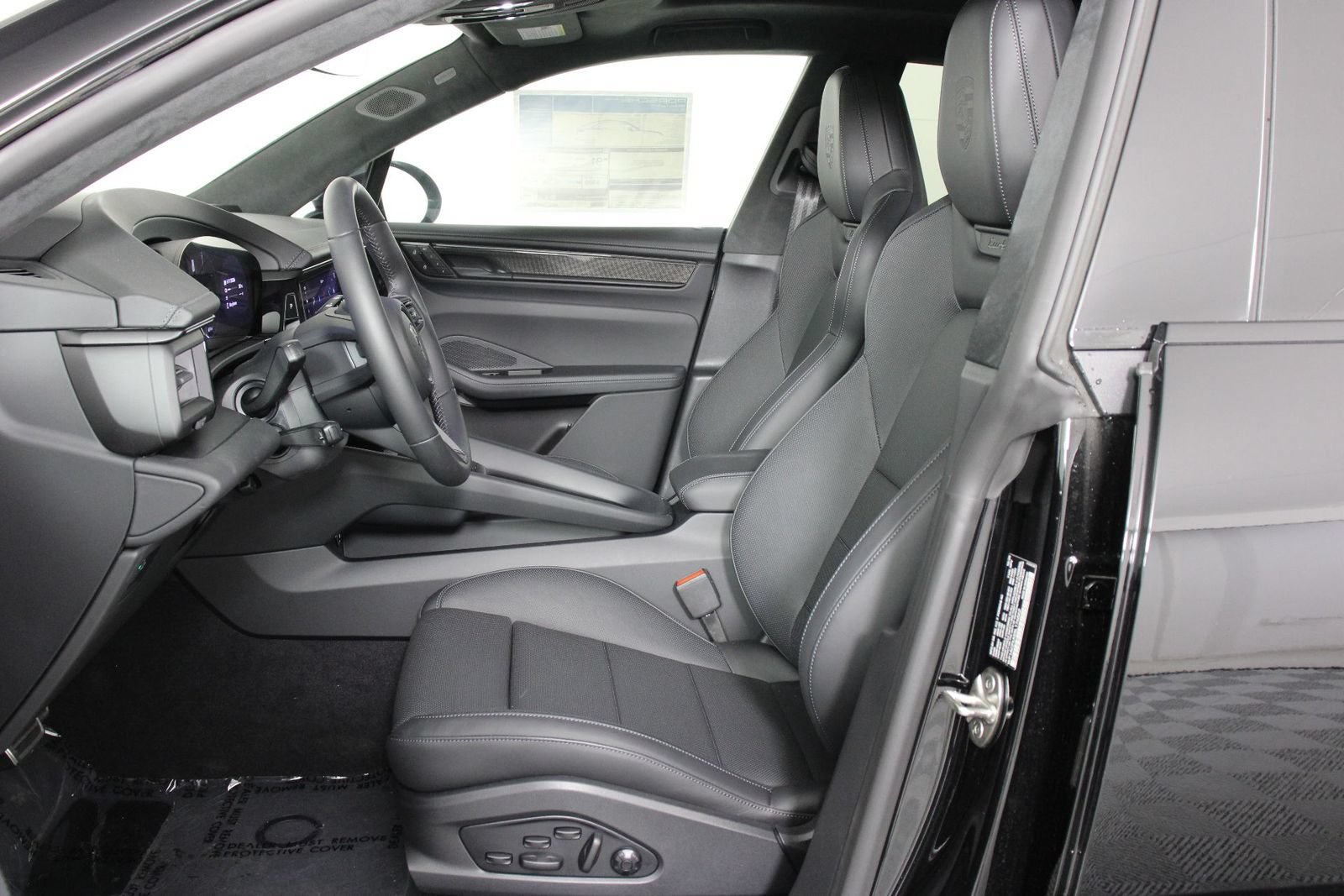 New 2025 Porsche Macan Turbo Electric AWD/4WD image 5