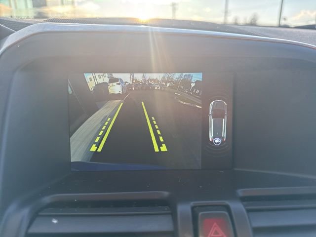 Used 2017 Volvo XC60 T6 Dynamic w/ Advanced Package image 16