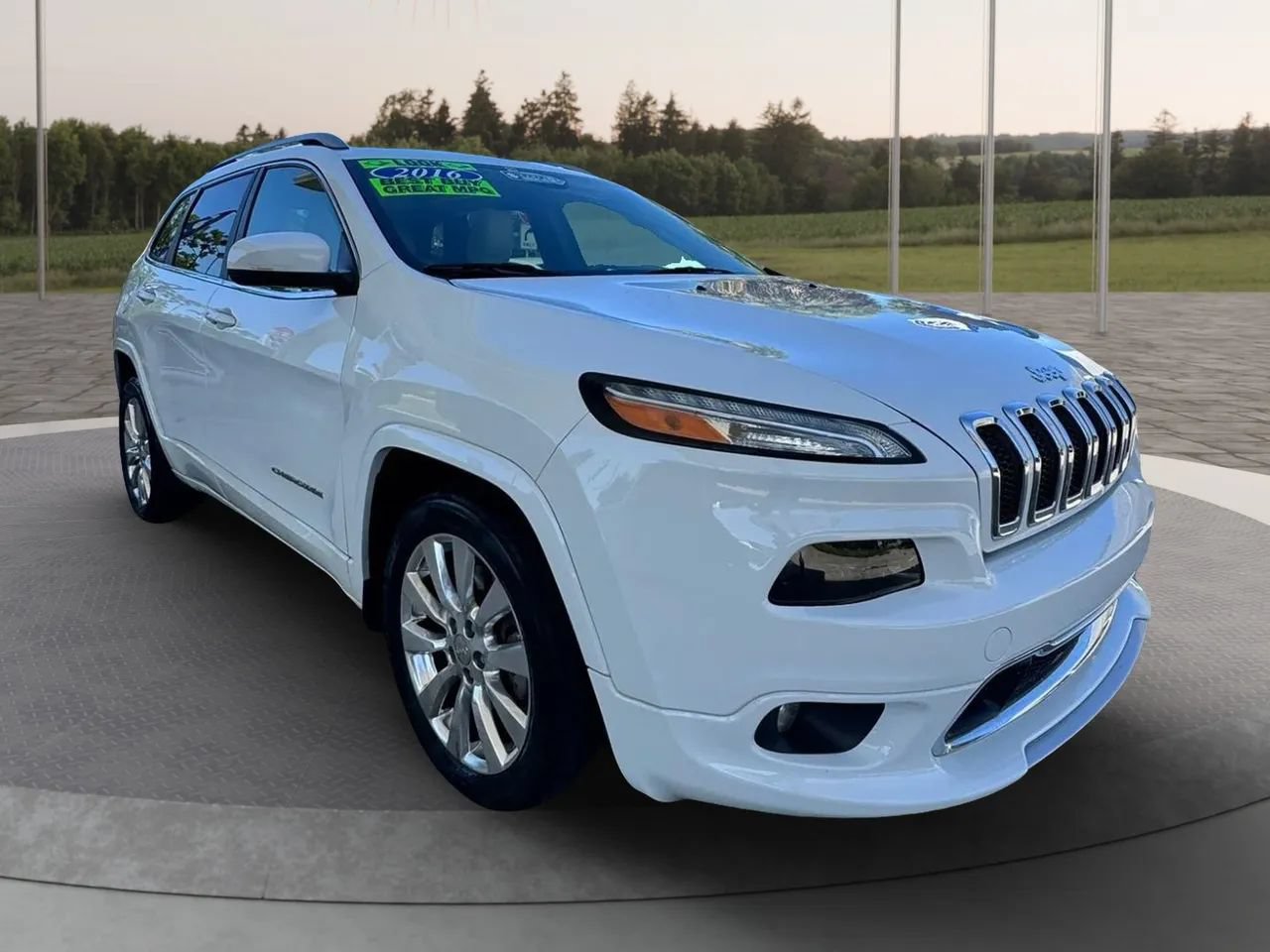 Used 2016 Jeep Cherokee Overland FWD image 6