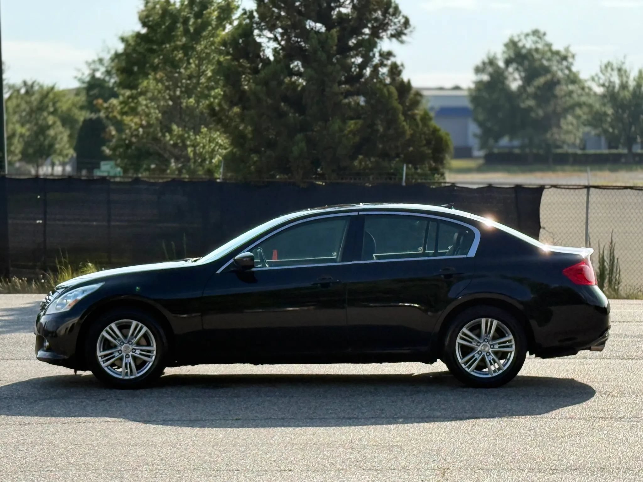 Used 2012 INFINITI G37 x Sedan w/ Premium Pkg AWD/4WD image 8