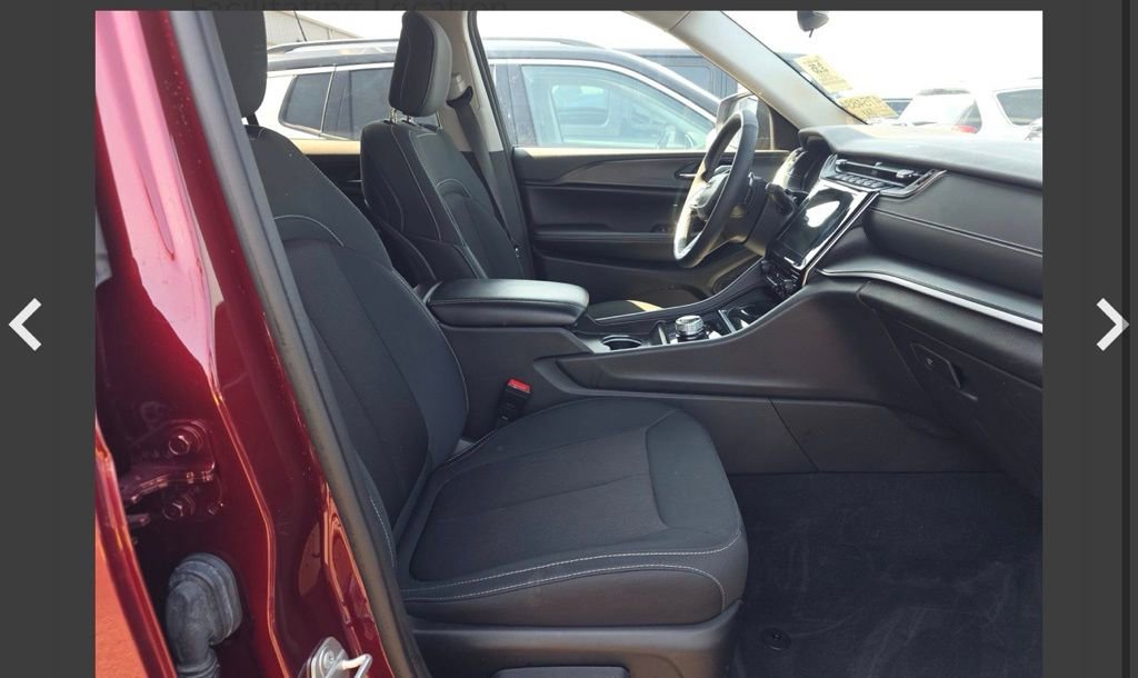 Used 2024 Jeep Grand Cherokee Laredo X AWD/4WD image 15