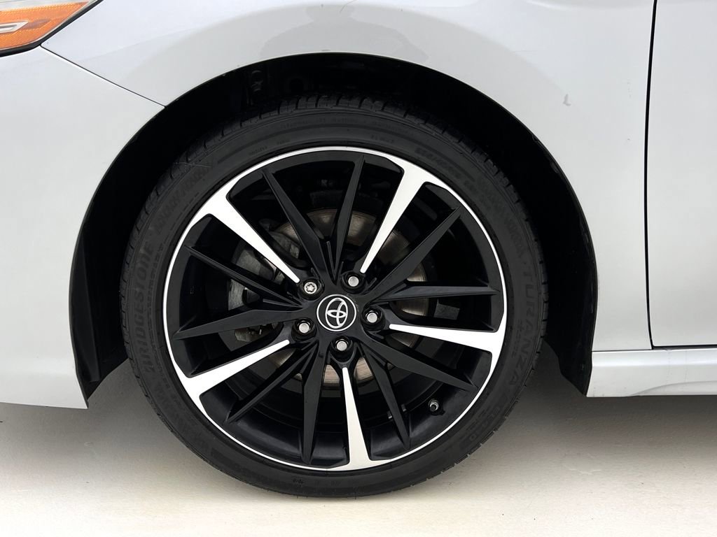 Used 2019 Toyota Camry XSE image 28