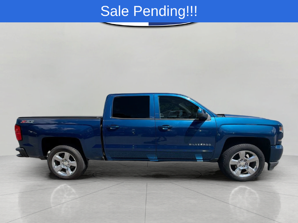 Used 2017 Chevrolet Silverado 1500 LT w/ All Star Edition AWD/4WD image 3