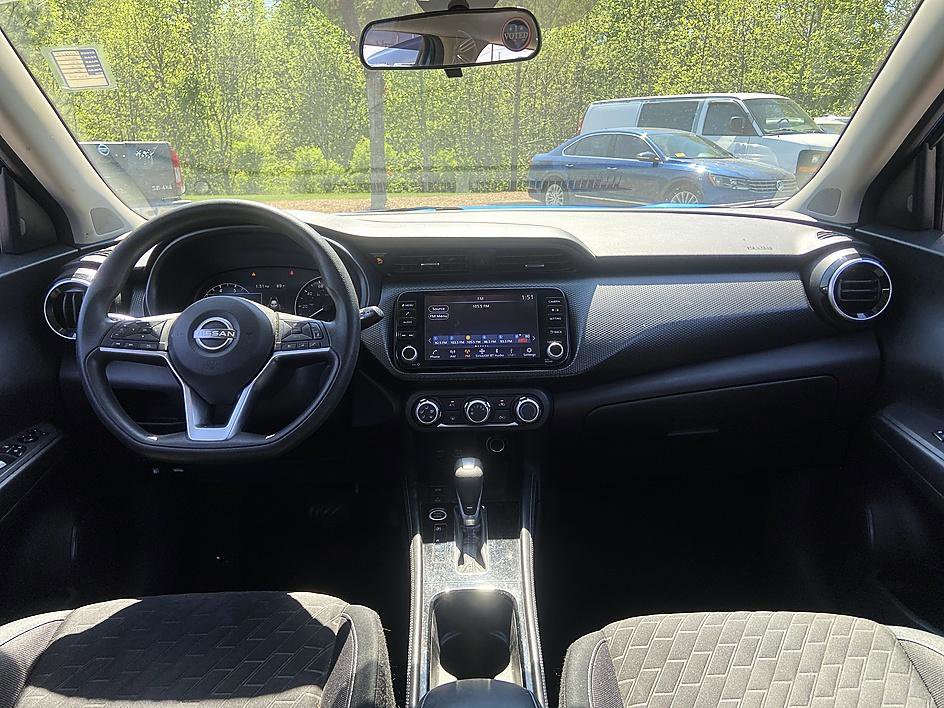 Used 2023 Nissan Kicks SV image 16