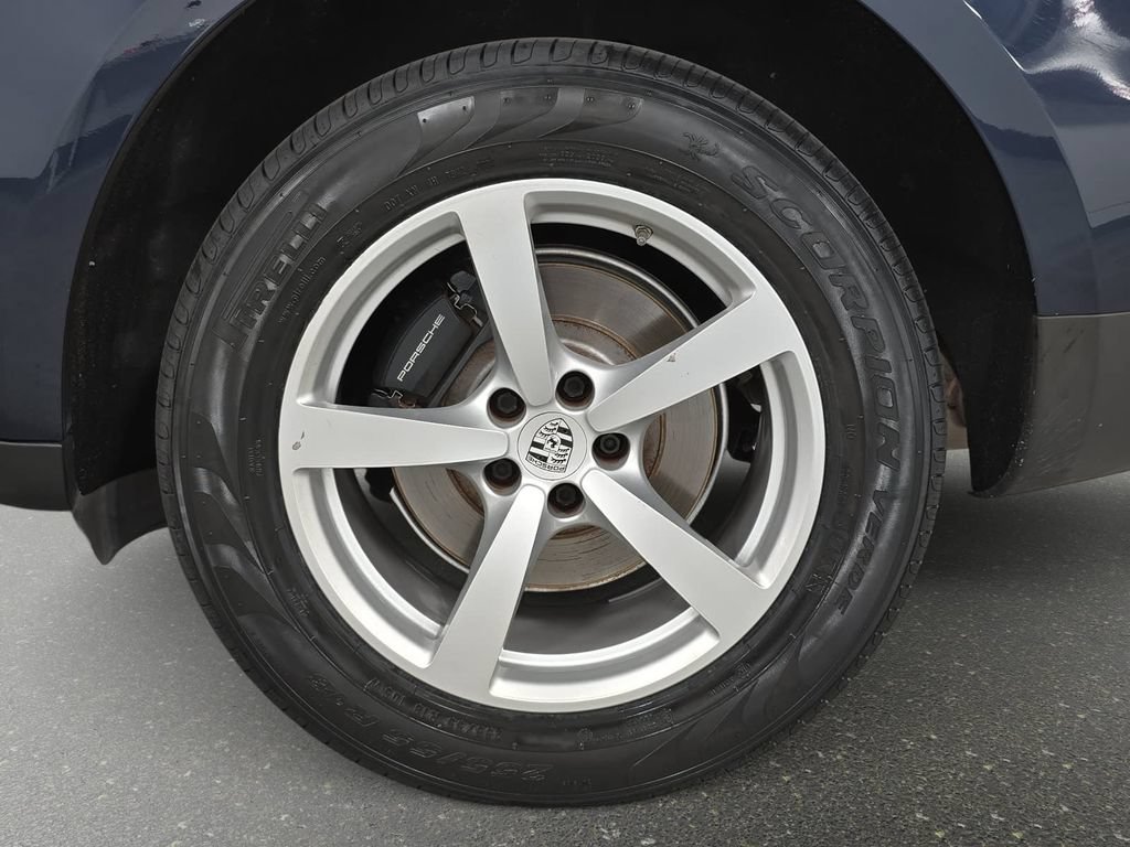 Certified 2019 Porsche Macan AWD/4WD image 29