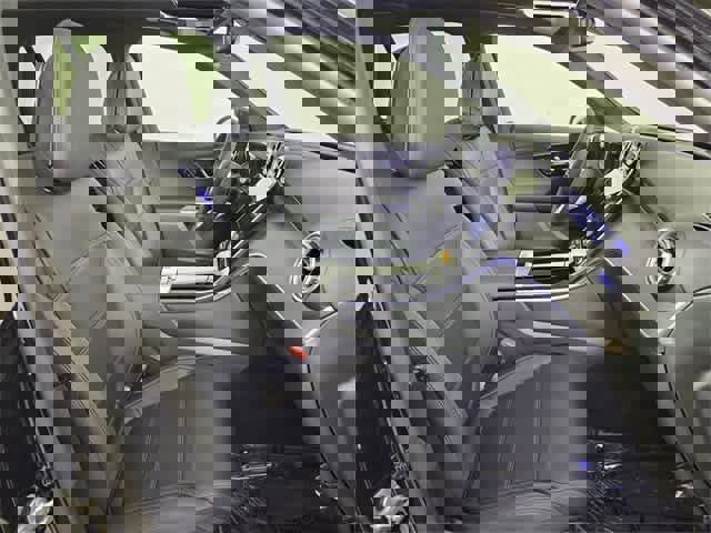 Used 2025 Mercedes-Benz GLC 300 4MATIC image 48