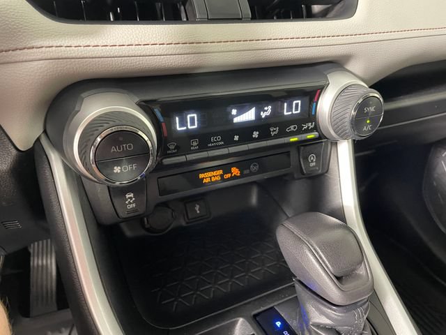 Used 2021 Toyota RAV4 XLE w/ Convenience Package FWD image 8