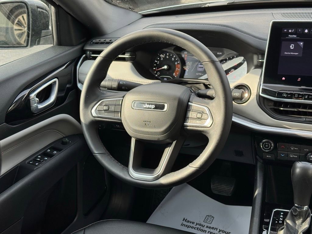 Used 2025 Jeep Compass Limited image 19