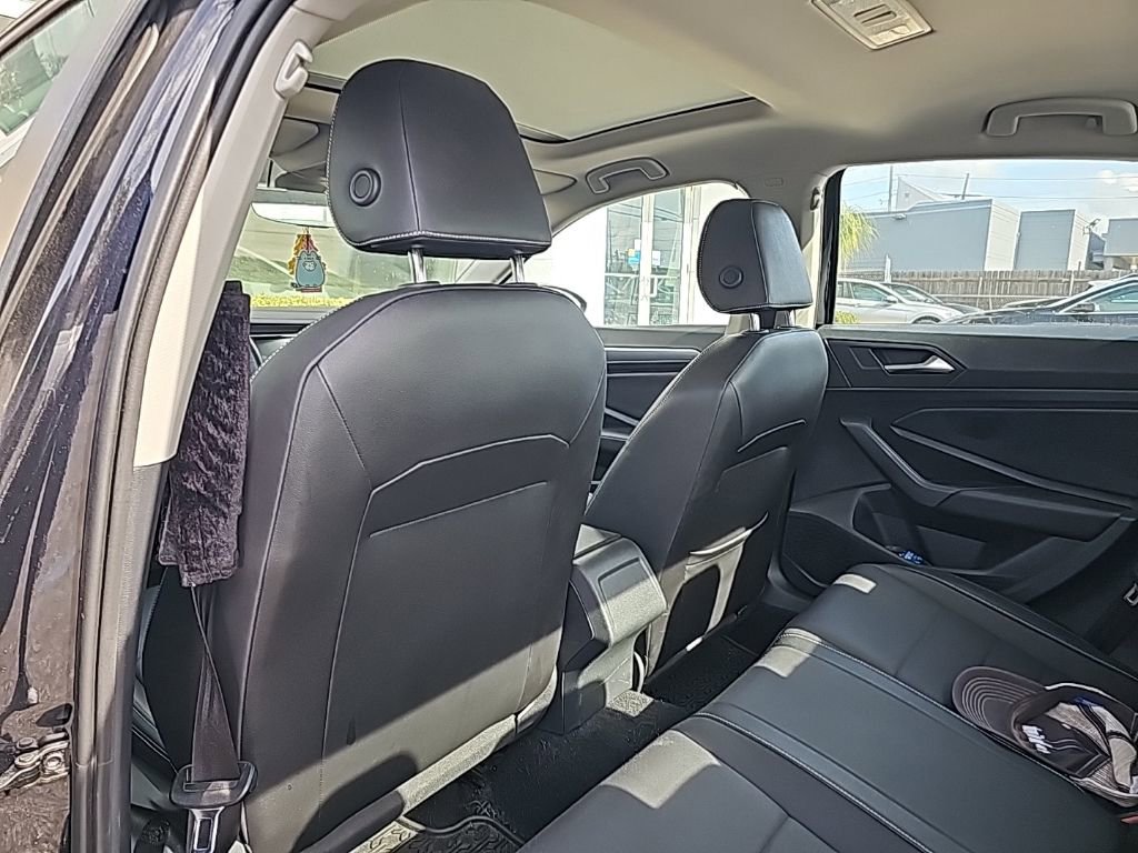 Used 2023 Volkswagen Jetta SE w/ Panoramic Sunroof Package image 10