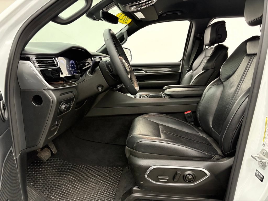 Used 2023 Jeep Wagoneer 4WD image 16