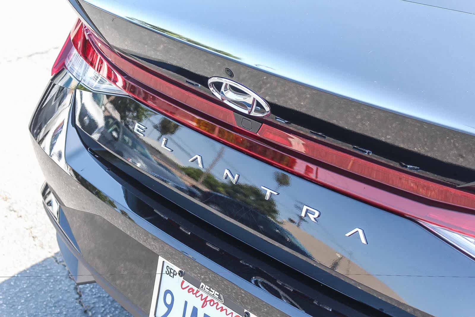 Used 2023 Hyundai Elantra SEL FWD image 9