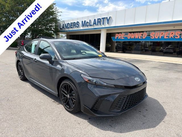 Used 2025 Toyota Camry SE FWD image 2