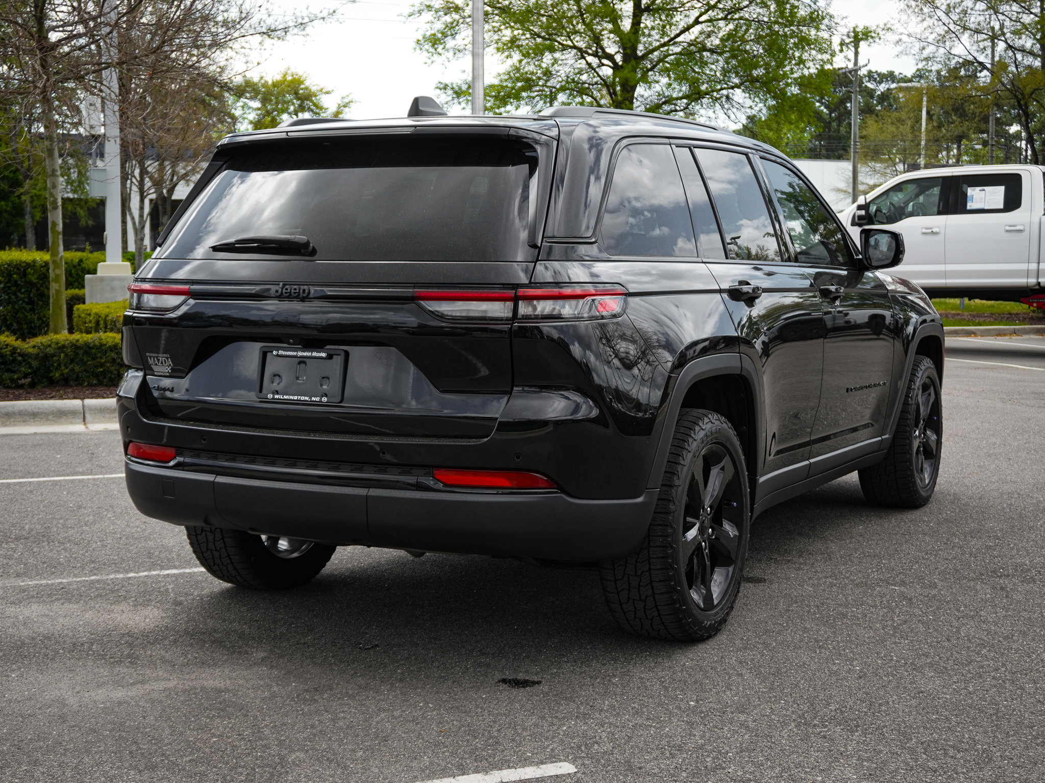 Used 2023 Jeep Grand Cherokee Altitude image 10