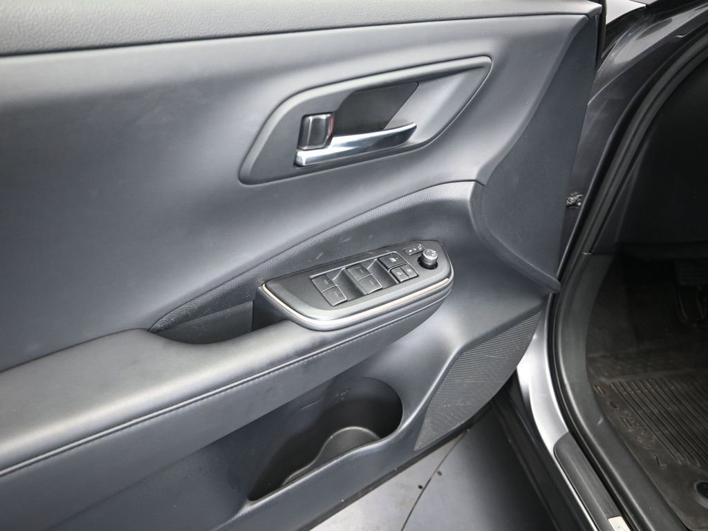 Used 2023 Toyota Crown XLE AWD/4WD image 11