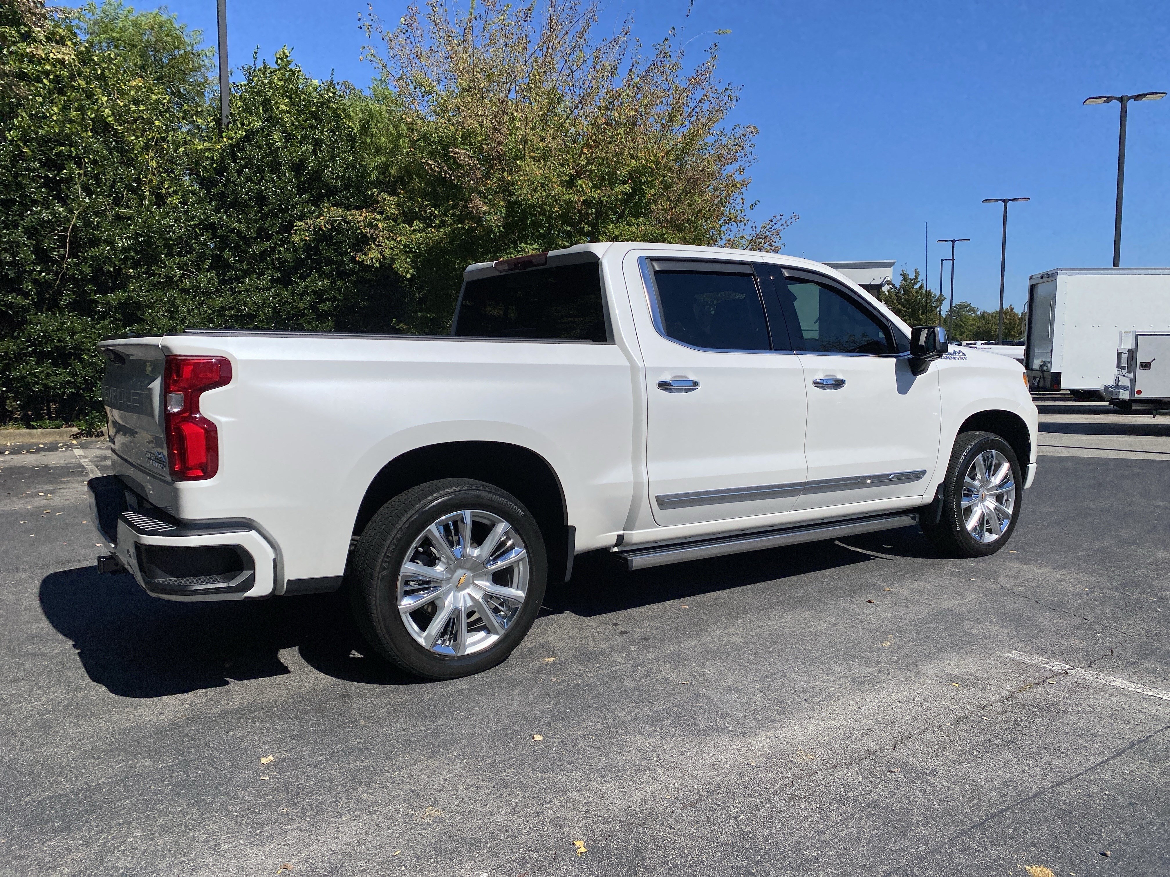 Used 2023 Chevrolet Silverado 1500 High Country w/ High Country Premium Package AWD/4WD image 9