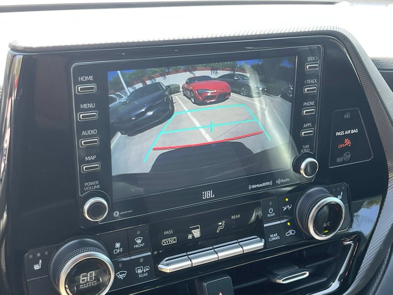 Used 2021 Toyota Highlander XSE FWD image 12