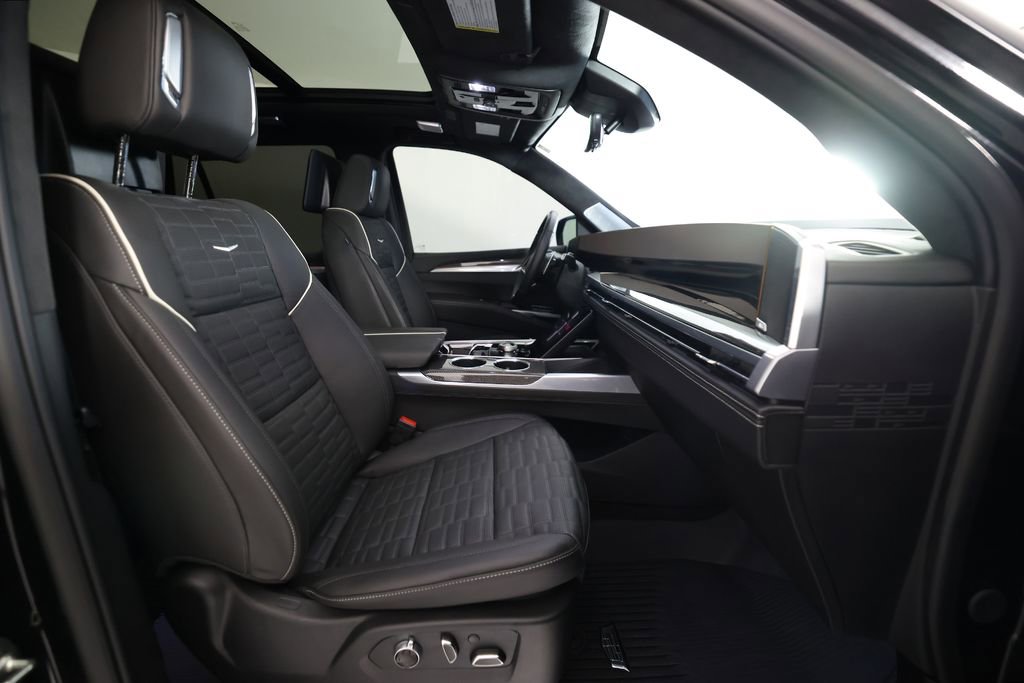 Used 2026 Cadillac Escalade V w/ LPO, ONYX Package image 10