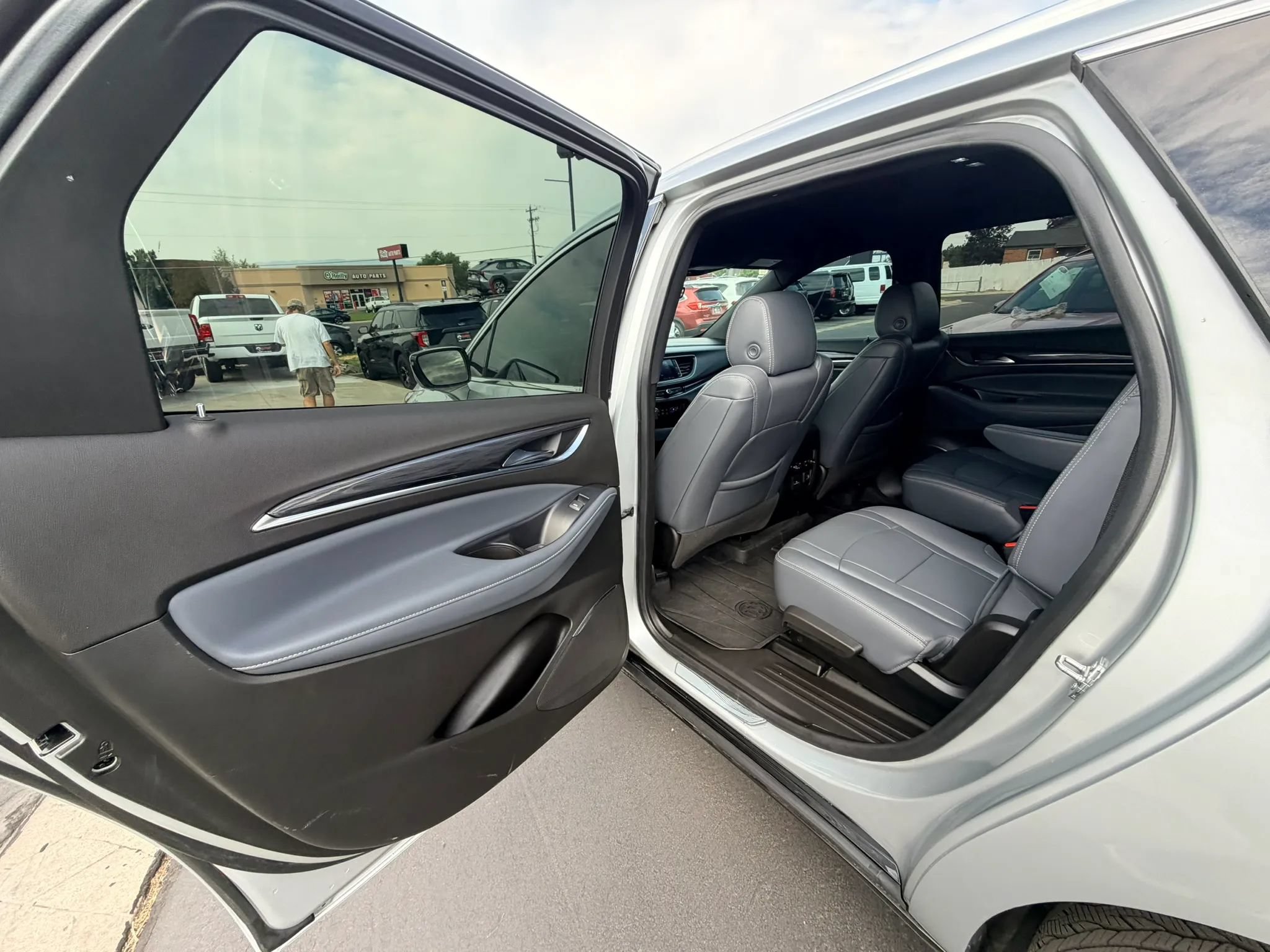Used 2022 Buick Enclave Premium w/ Surround and Sites Package AWD/4WD image 22
