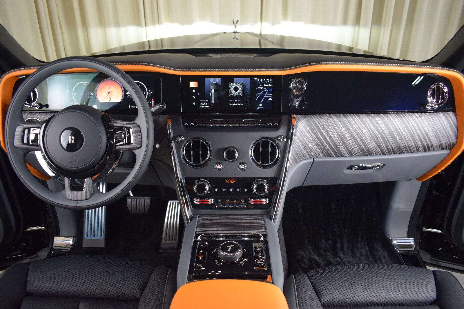 New 2026 Rolls-Royce Cullinan AWD/4WD image 4