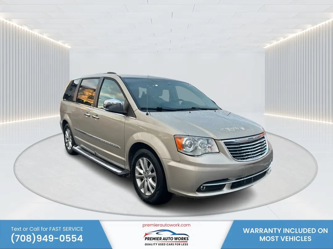 Used 2015 Chrysler Town & Country Limited Platinum FWD image 3