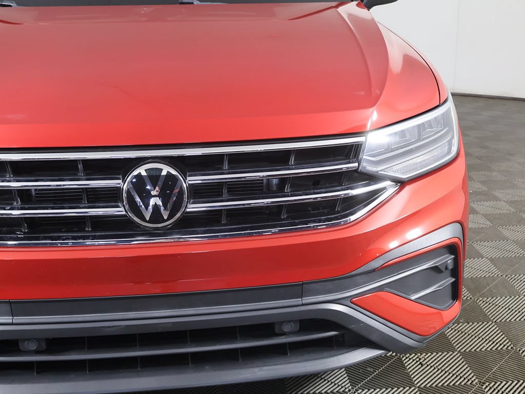 Used 2023 Volkswagen Tiguan SE w/ Panoramic Sunroof Package FWD image 15