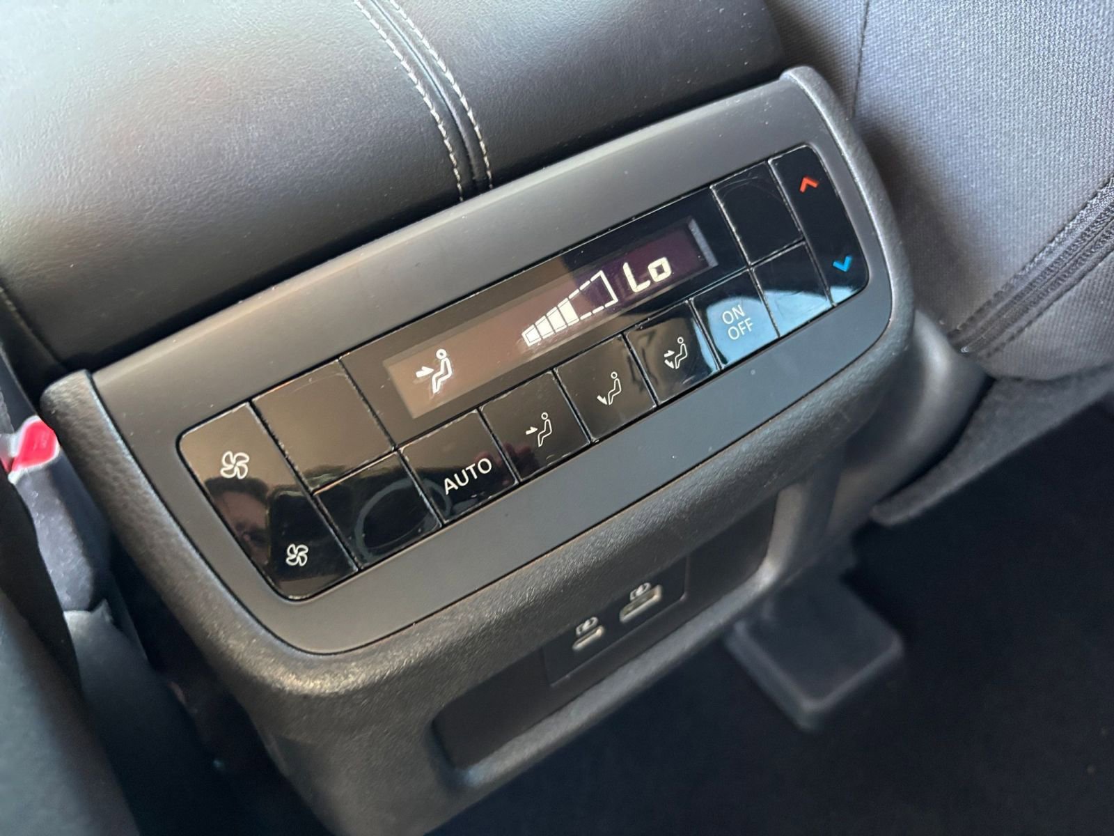 Used 2025 Nissan Pathfinder SV FWD image 24