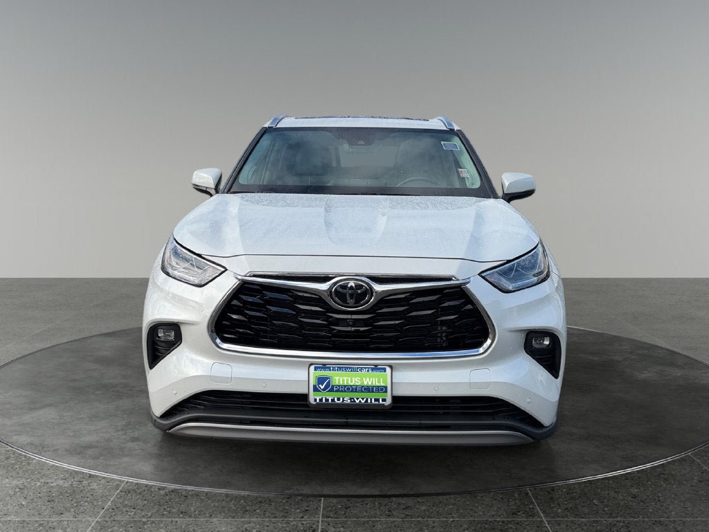 Used 2022 Toyota Highlander Platinum AWD/4WD image 2
