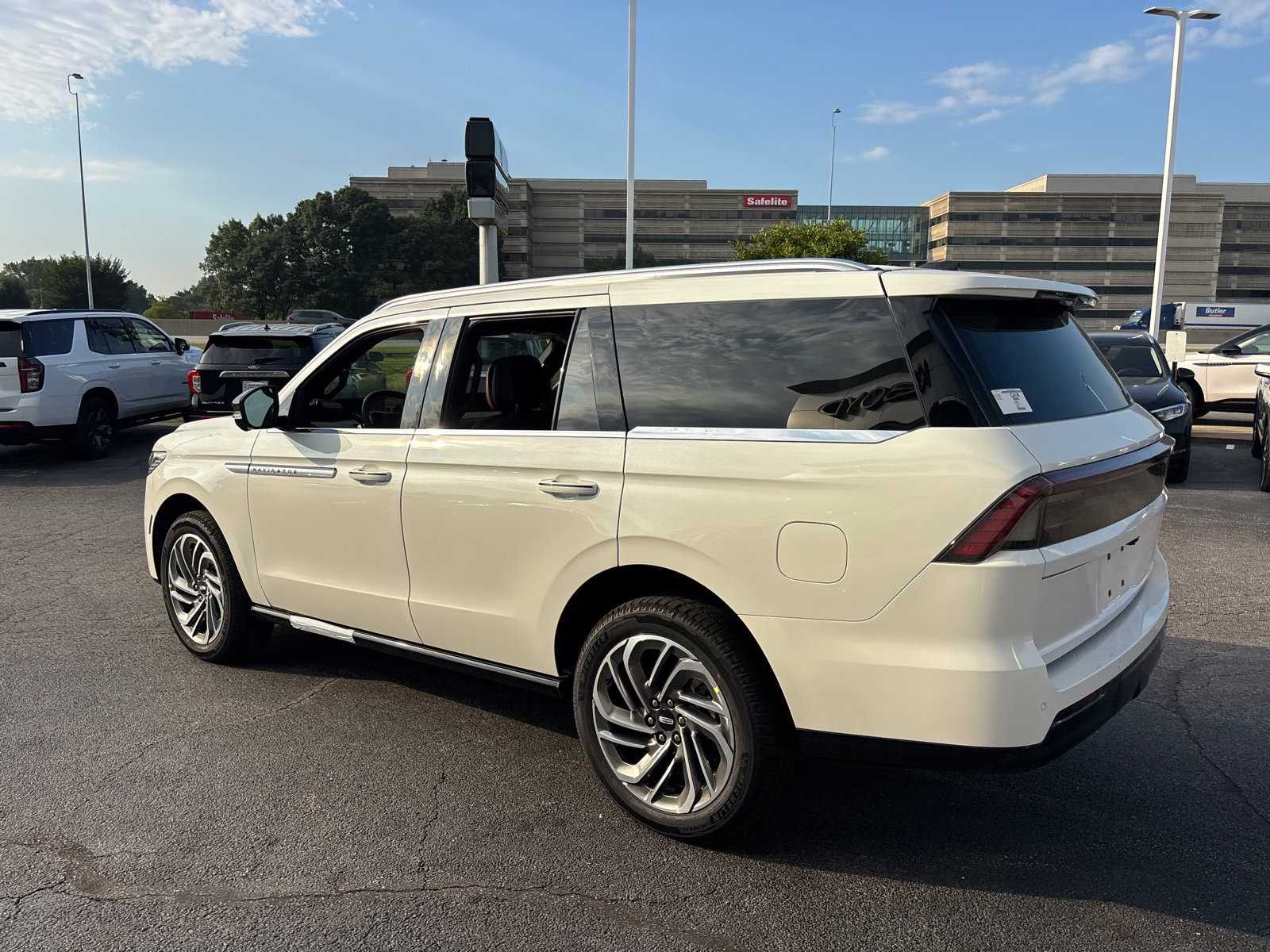New 2027 Lincoln Navigator Reserve AWD/4WD image 5