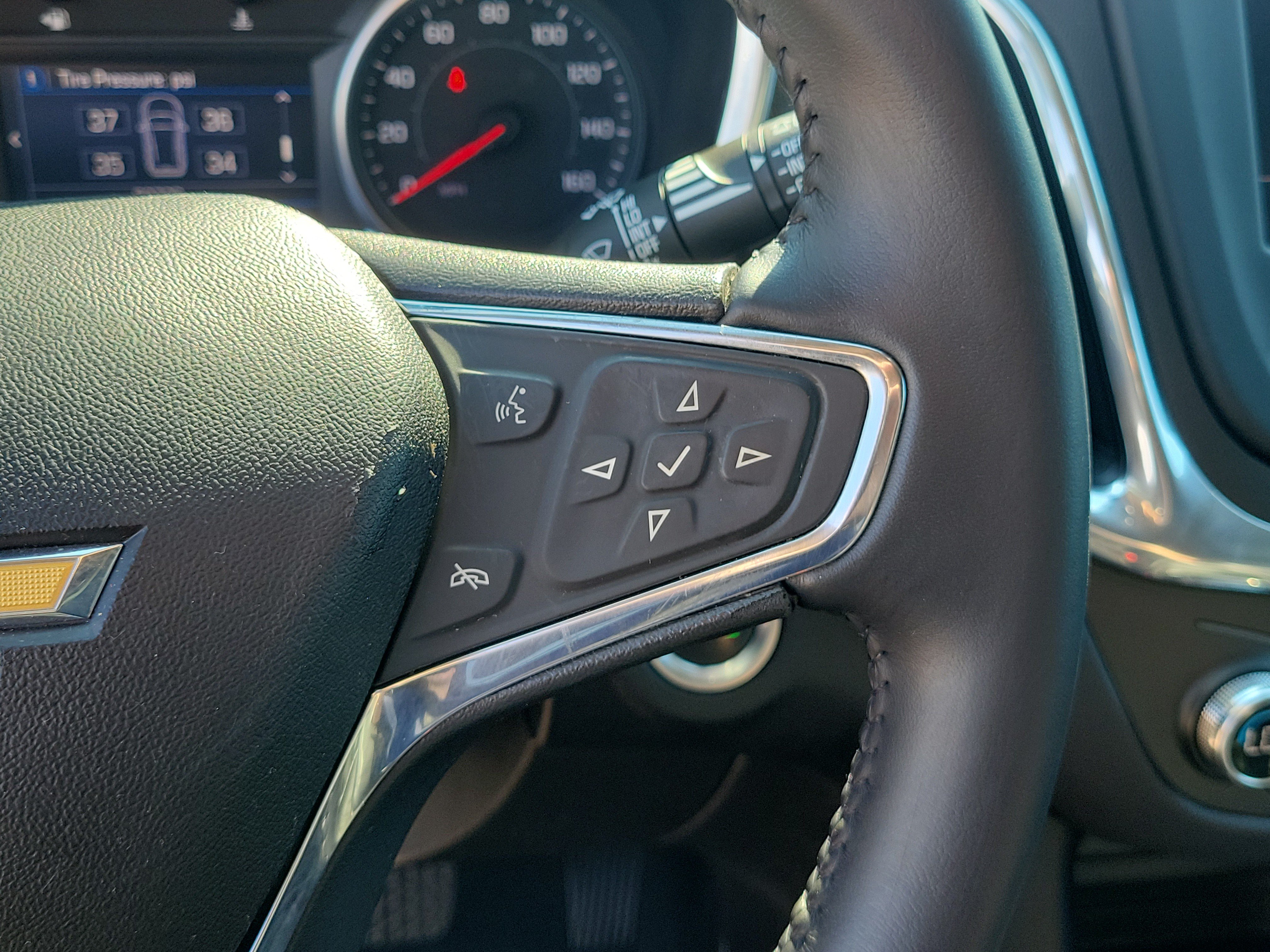 Used 2020 Chevrolet Equinox LT w/ Sport Edition FWD image 24