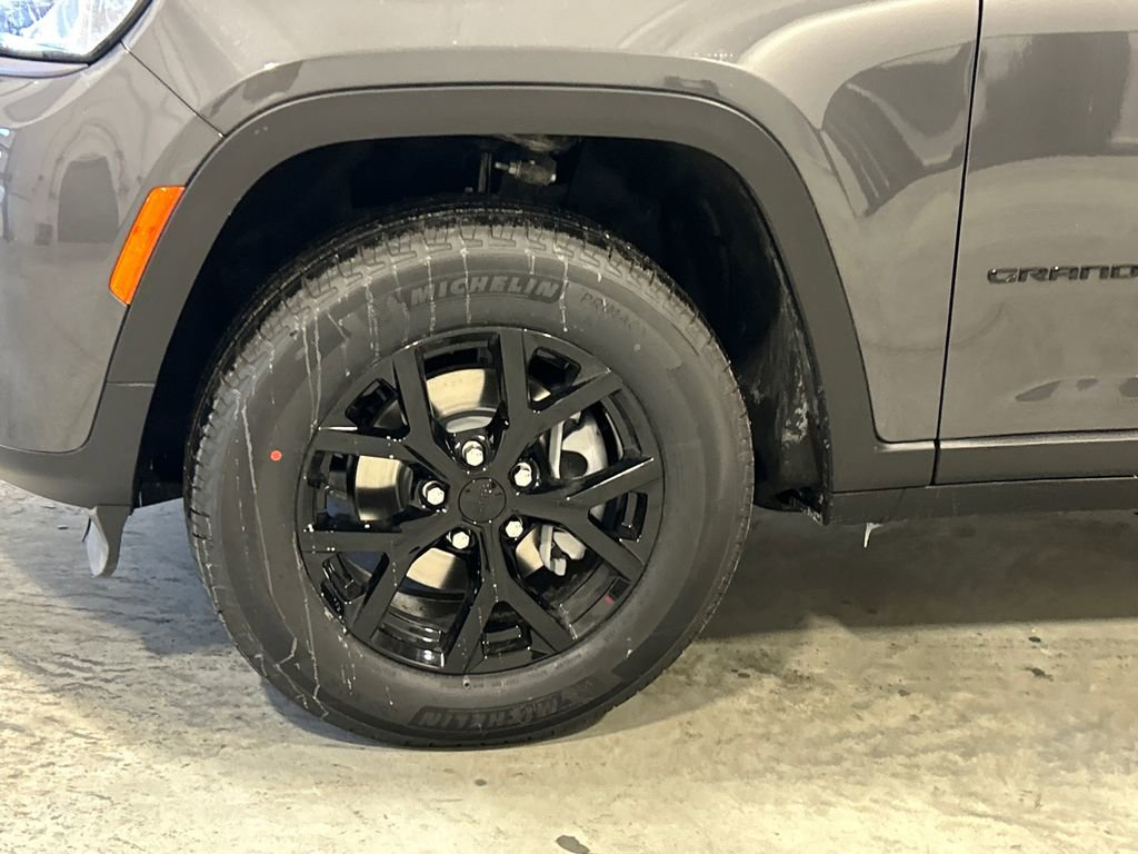 New 2026 Jeep Grand Cherokee Altitude image 11