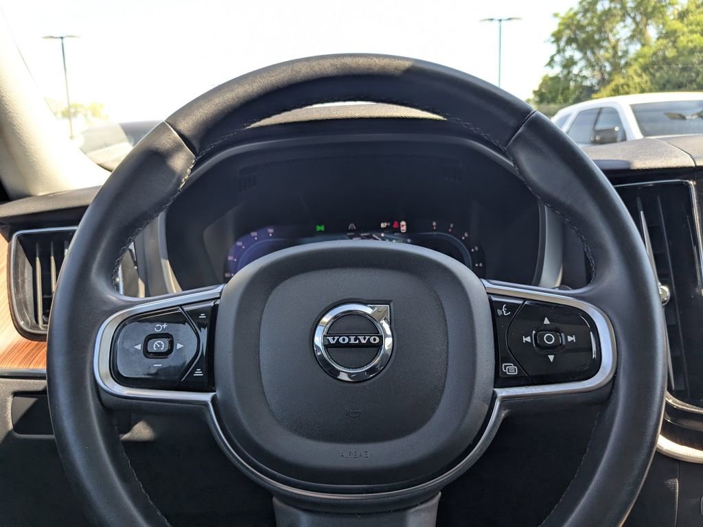 Used 2023 Volvo XC60 B5 Plus AWD/4WD image 24