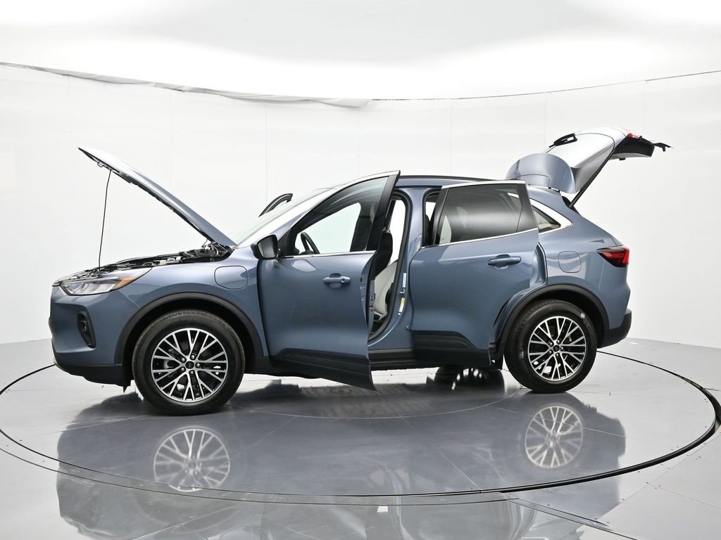 Certified 2025 Ford Escape SE w/ Class II Trailer Tow Package image 46