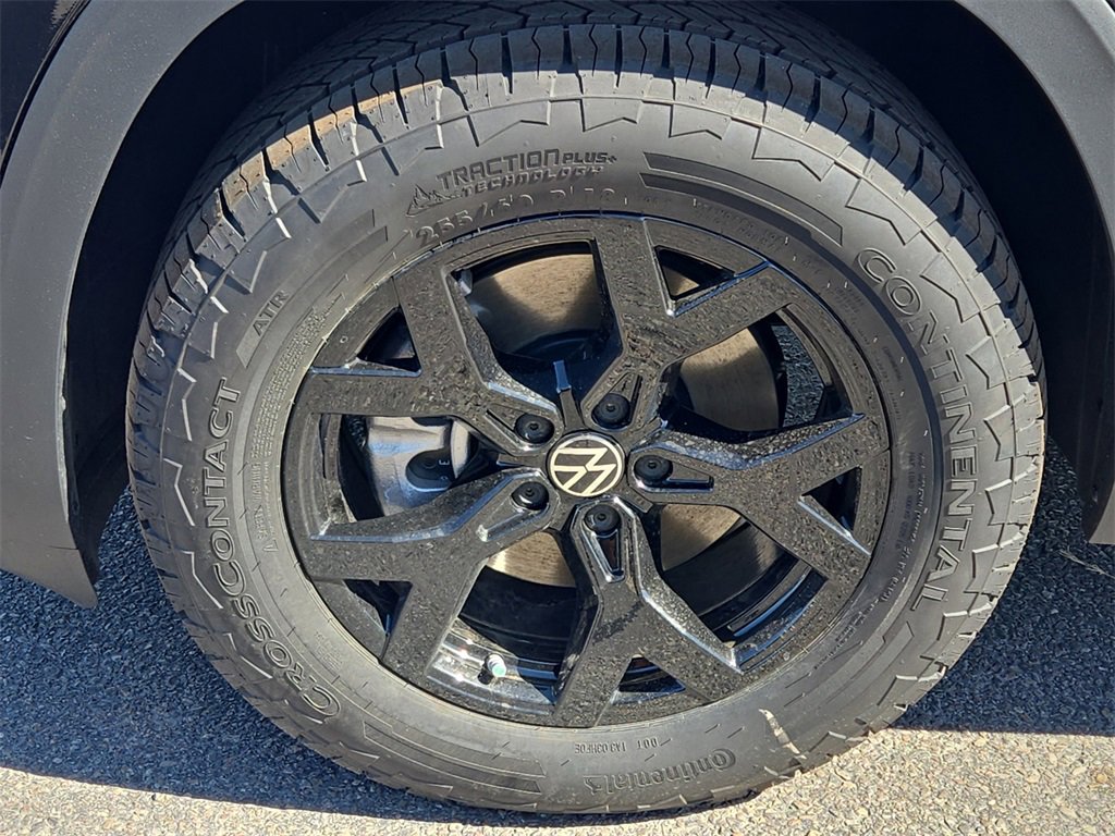 New 2025 Volkswagen Atlas Peak Edition SE image 13