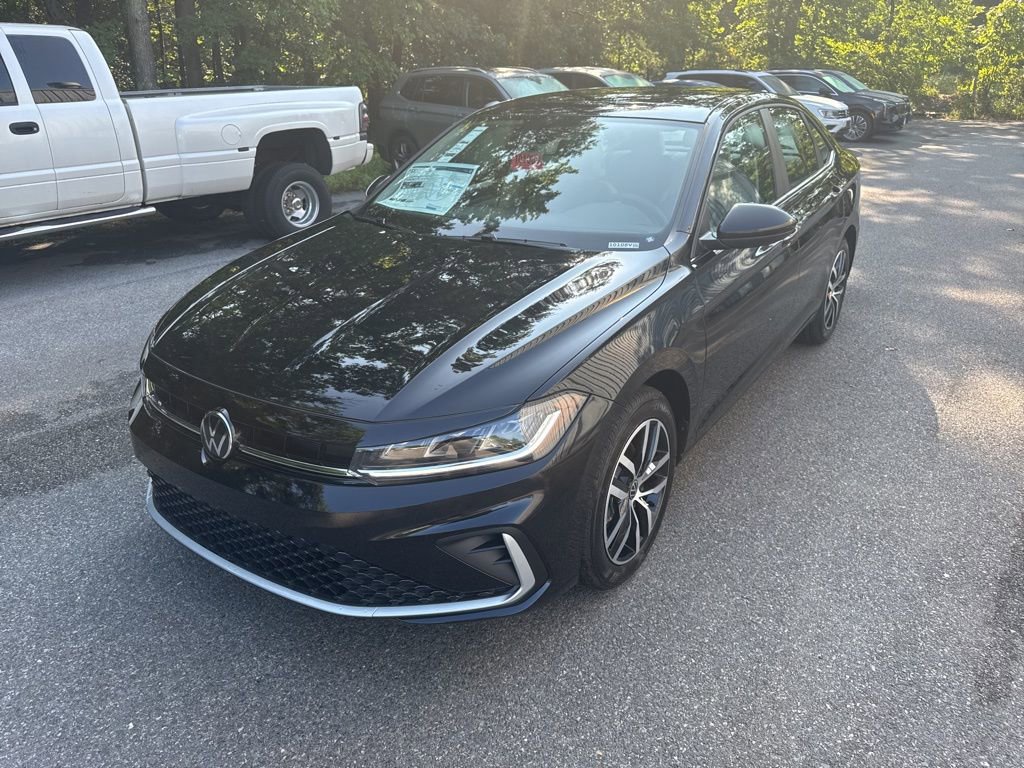 New 2025 Volkswagen Jetta SE image 3