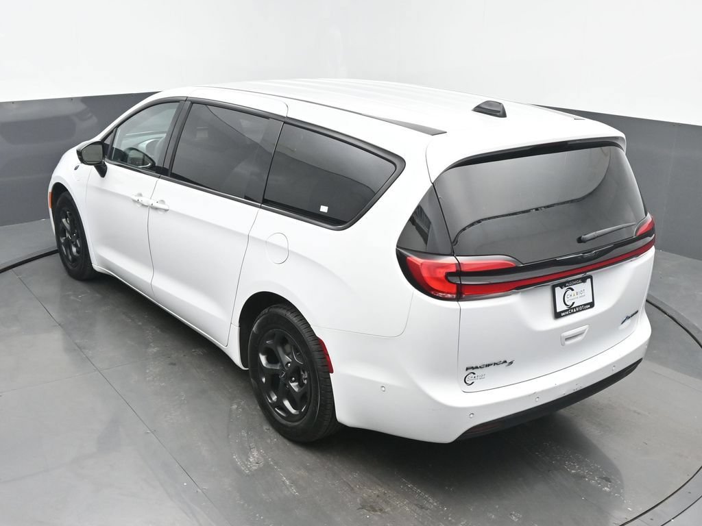 Used 2024 Chrysler Pacifica Limited FWD image 46