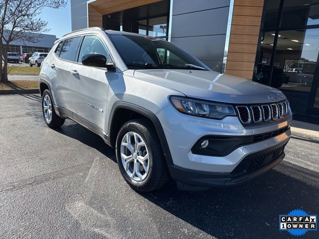 Used 2024 Jeep Compass Latitude image 1