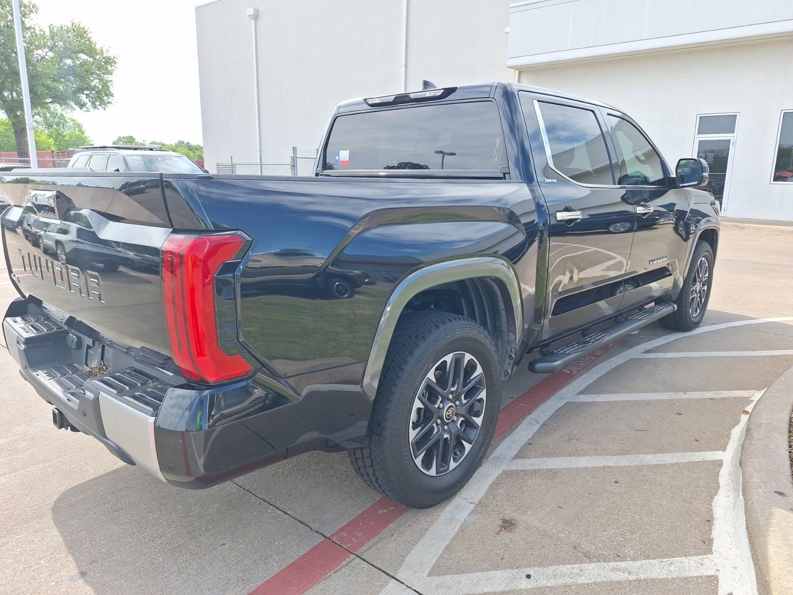 Used 2022 Toyota Tundra Limited AWD/4WD image 6