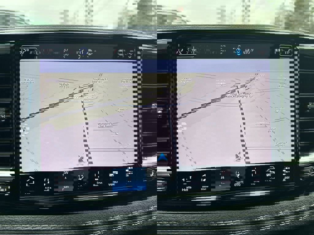 Used 2025 Chrysler Pacifica Limited image 26