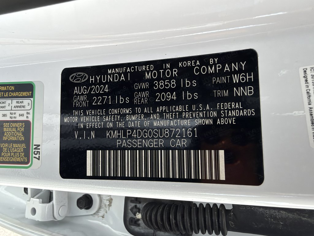Used 2025 Hyundai Elantra Limited FWD image 42